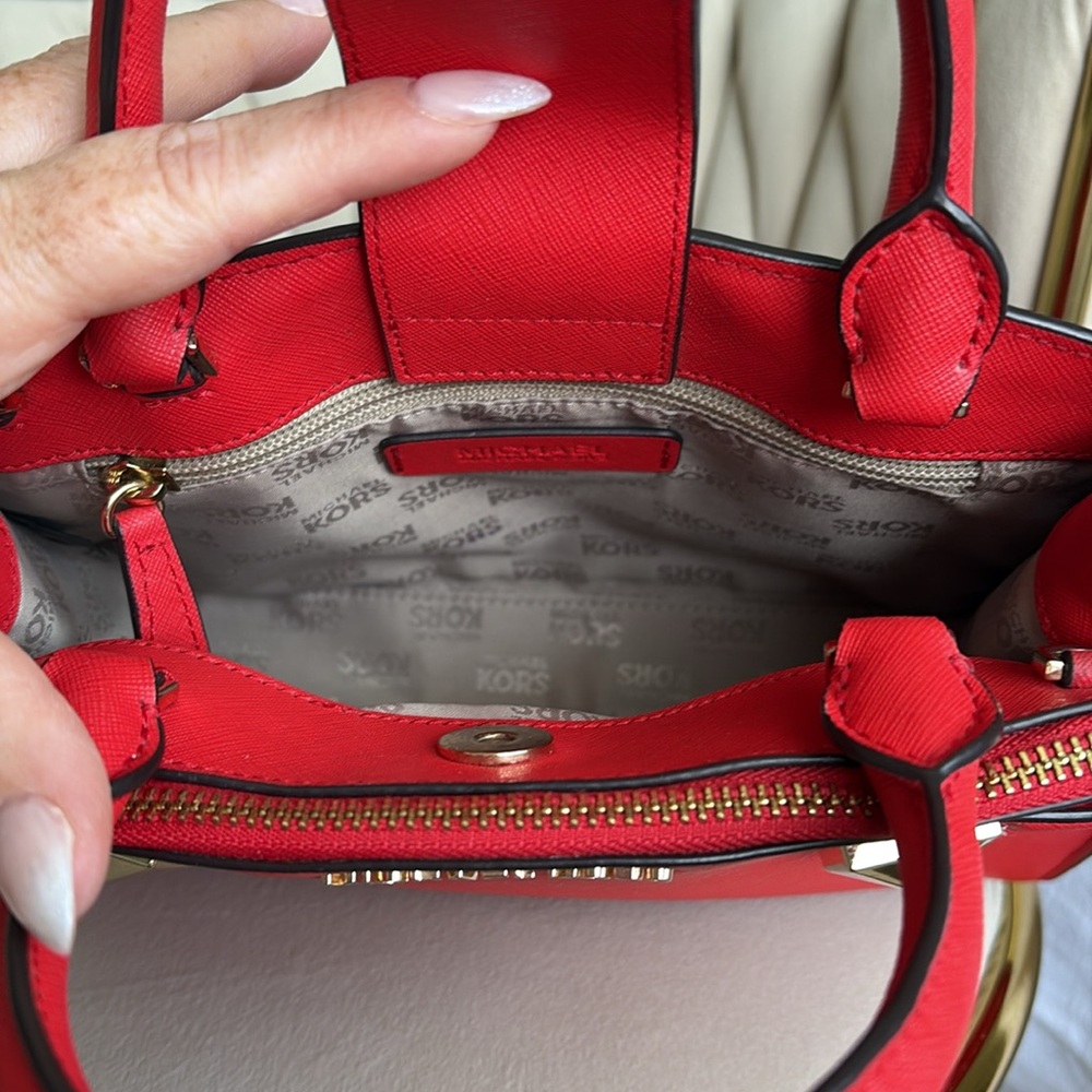 Michael kors karla small crossbody EUC - Picture 9 of 16